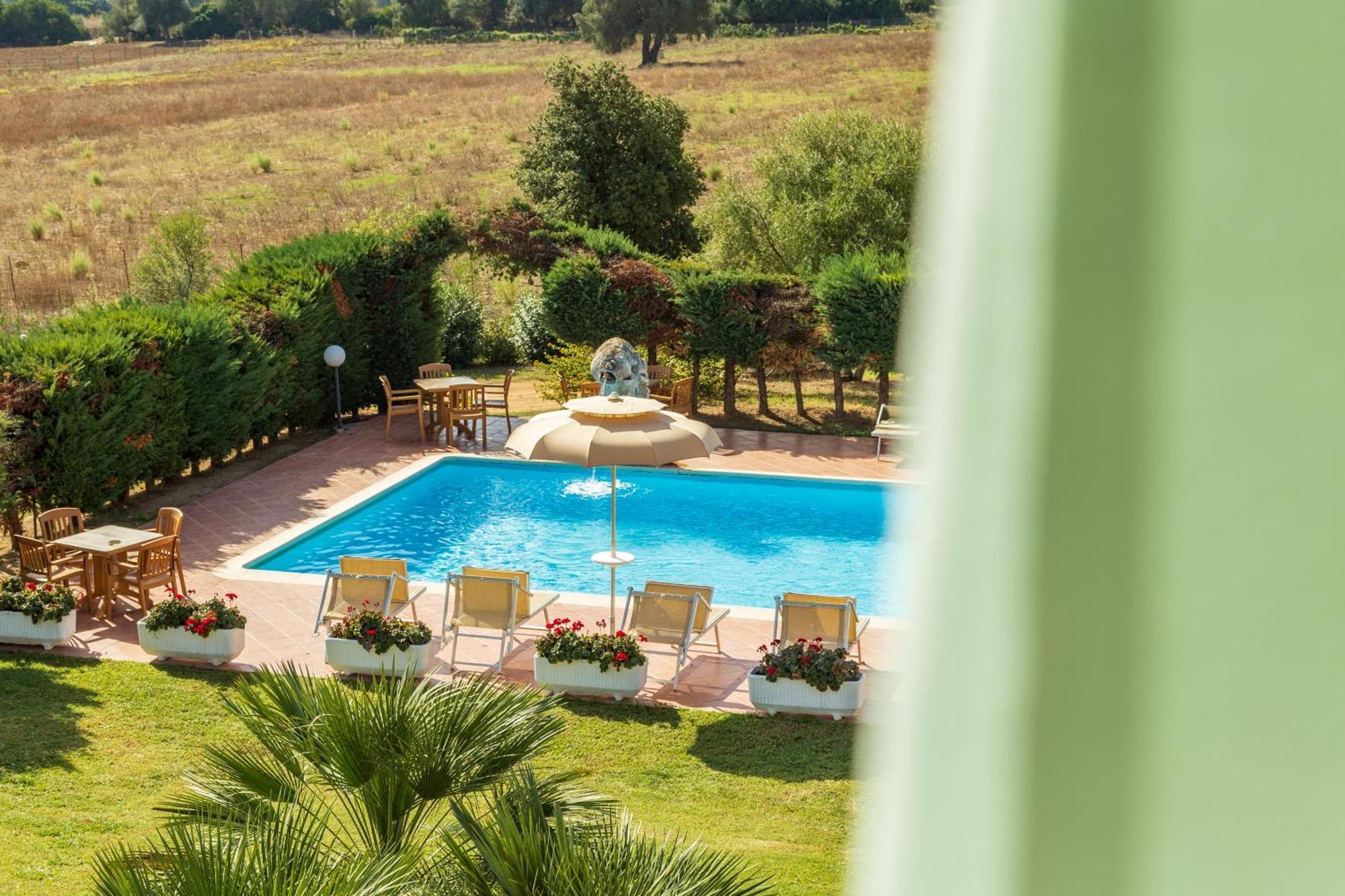 Hotel Janas Tertenìa Zewnętrze zdjęcie
